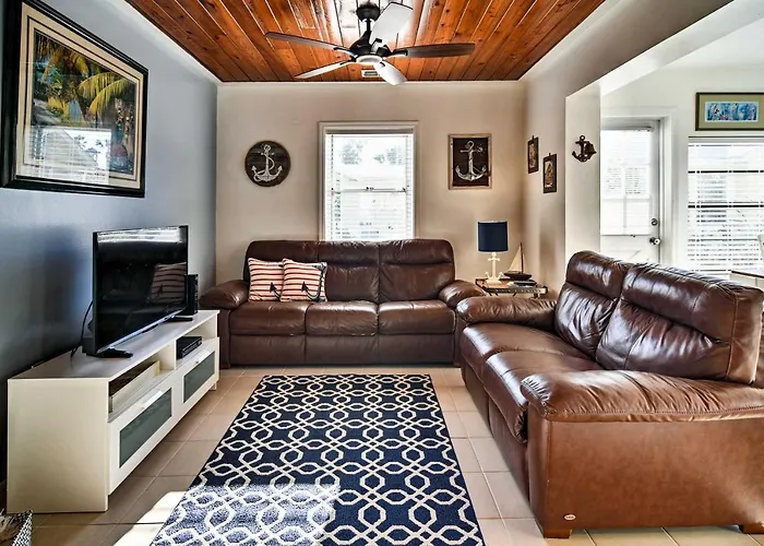 Indian Shores Cottage With Cabana - Steps To Beach!