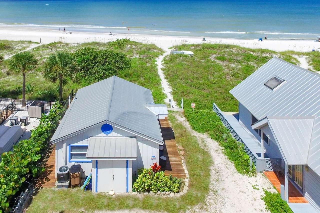 Binnie's Beachfront Holiday home *