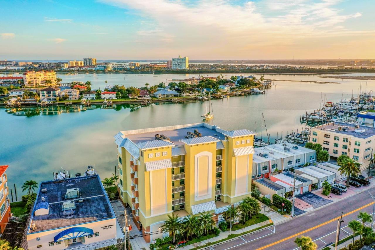 Dolphin's Cove - Clearwater Beach, Fl *