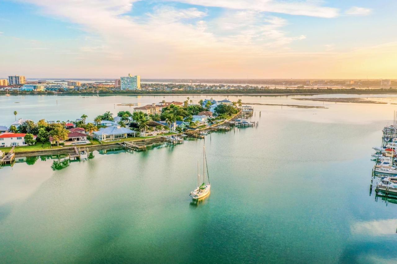 Dolphin's Cove - Clearwater Beach, Fl *
