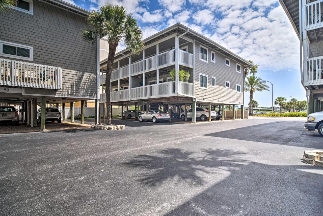 Apartment Walk To With Deck In Indian Shores *