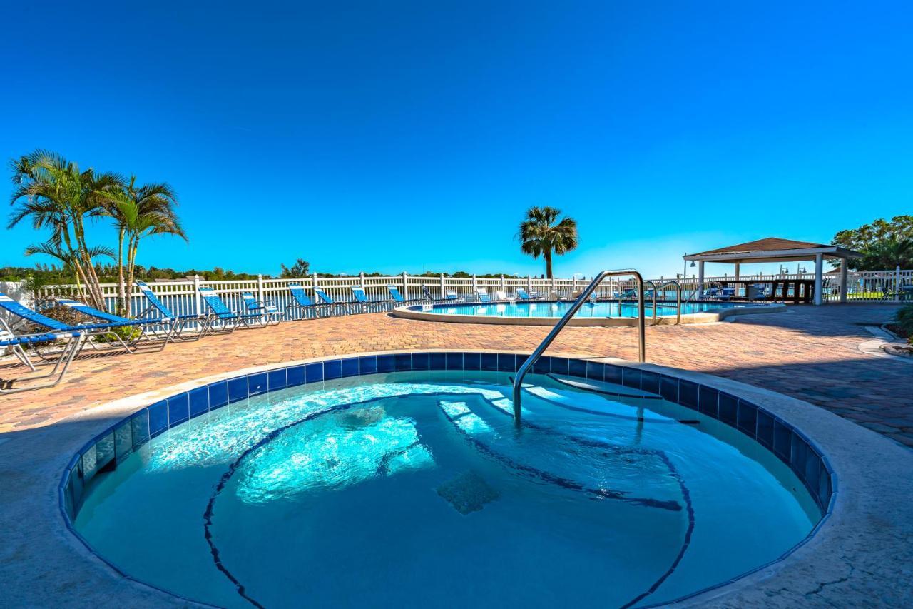 Bay Shores Yacht & Tennis 208, 2 Bedrooms, Sleeps 6, Heated Pool, Spa, Bay View Apartment Clearwater Beach
