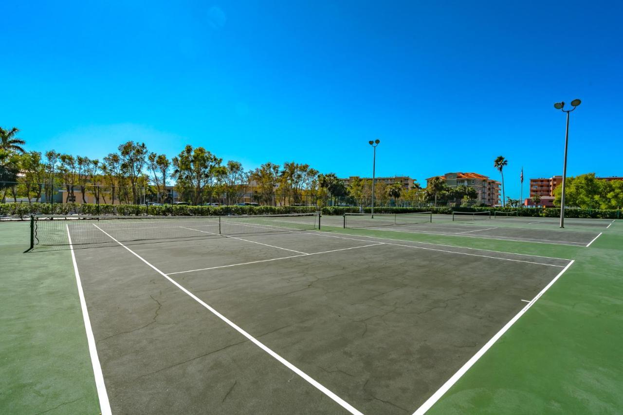 Bay Shores Yacht & Tennis 208, 2 Bedrooms, Sleeps 6, Heated Pool, Spa, Bay View Clearwater Beach