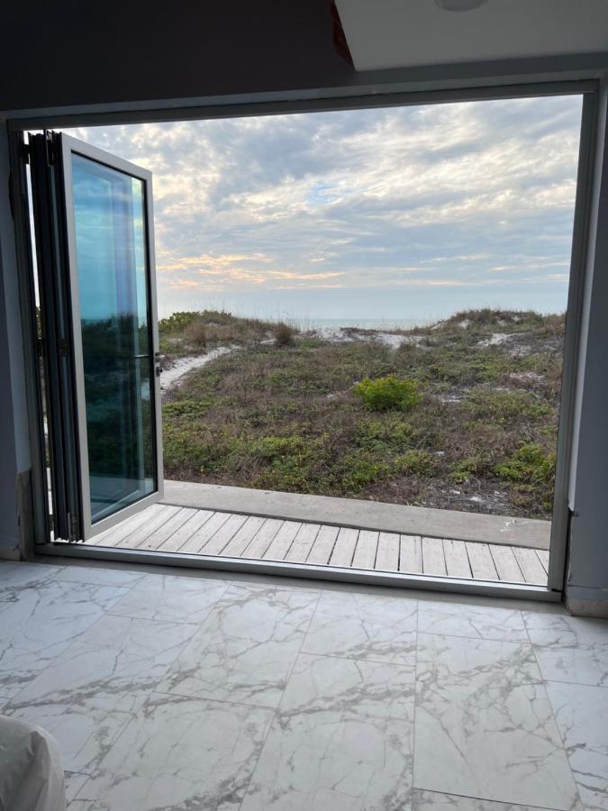 Private Front Cottage- Indian Rocks Chalet Clearwater Beach