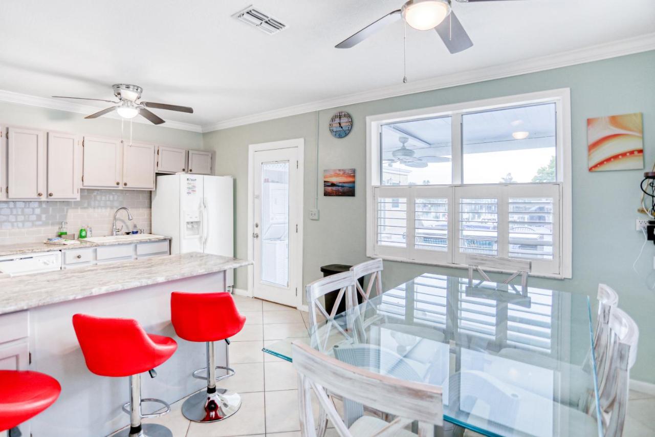 Bay Escape & Ocean Away Holiday home Clearwater Beach