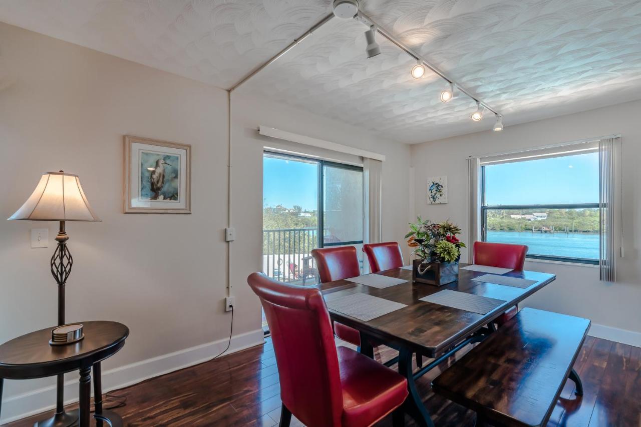 Apartment Bay Shores Yacht & Tennis 208, 2 Bedrooms, Sleeps 6, Heated Pool, Spa, Bay View Clearwater Beach