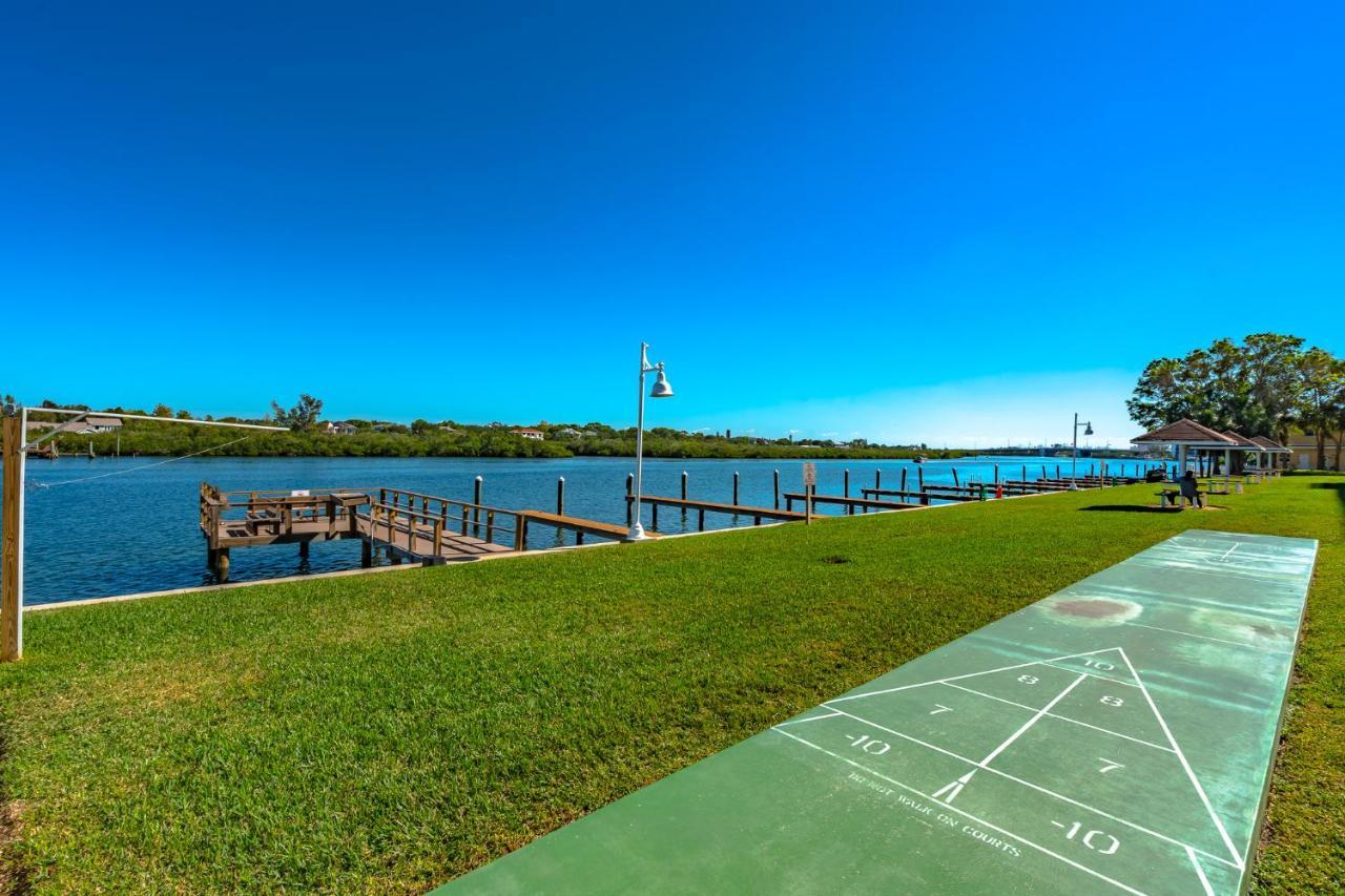 Bay Shores Yacht & Tennis 208, 2 Bedrooms, Sleeps 6, Heated Pool, Spa, Bay View Clearwater Beach
