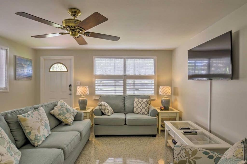 Rita's By The - Steps To Ocean! Holiday home Clearwater Beach