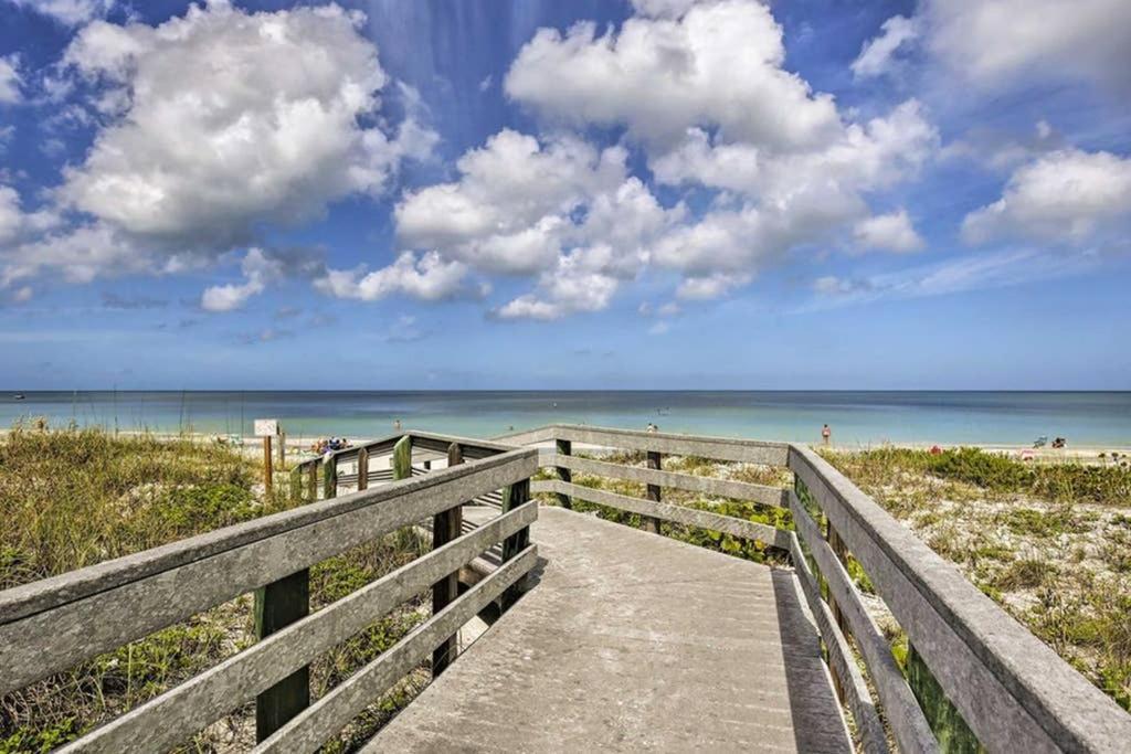 Rita's By The - Steps To Ocean!