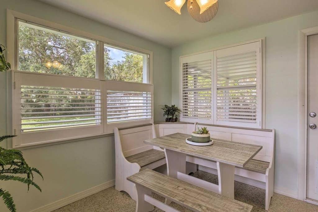 Rita's By The - Steps To Ocean! Holiday home Clearwater Beach