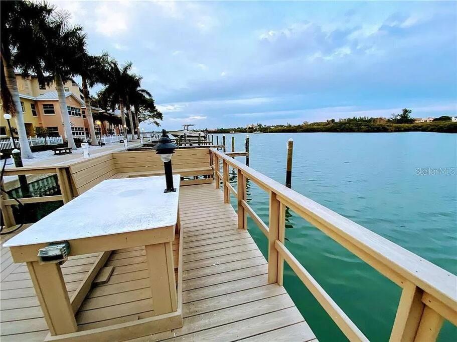 Apartment Gulf Coast Gem Private - 2bed, 1bath, Sleeps 6, Across The Street From & Gulf, Game Room, Pool *