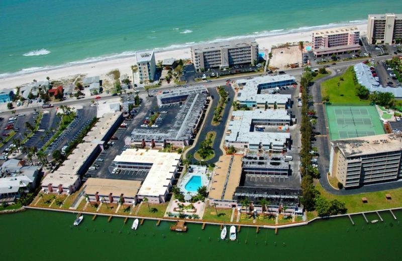 Gulf Coast Gem Private - 2bed, 1bath, Sleeps 6, Across The Street From & Gulf, Game Room, Pool Clearwater Beach