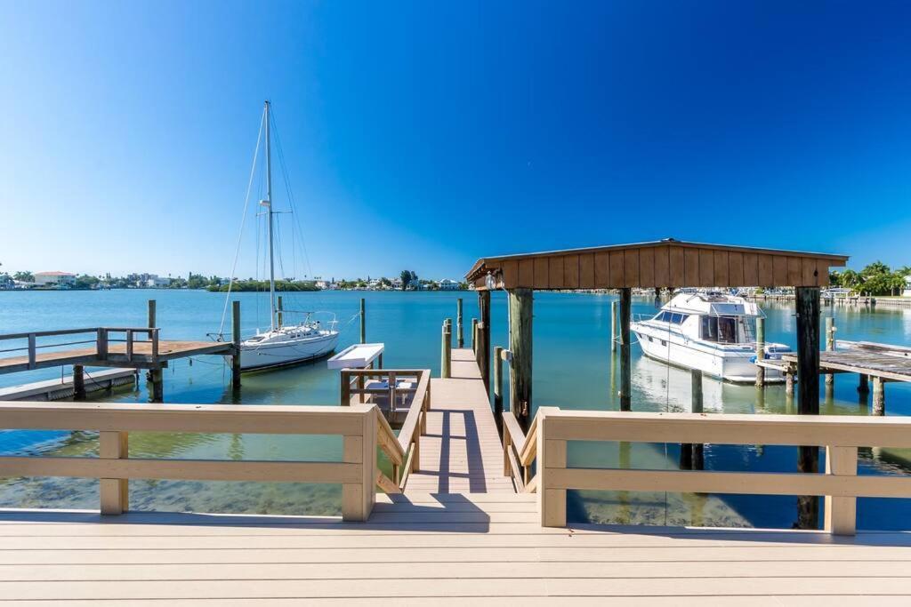 Amazing Water Front View Newly Renovated 3bd 2bth * Clearwater Beach