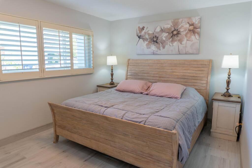 Amazing Water Front View Newly Renovated 3bd 2bth * Clearwater Beach