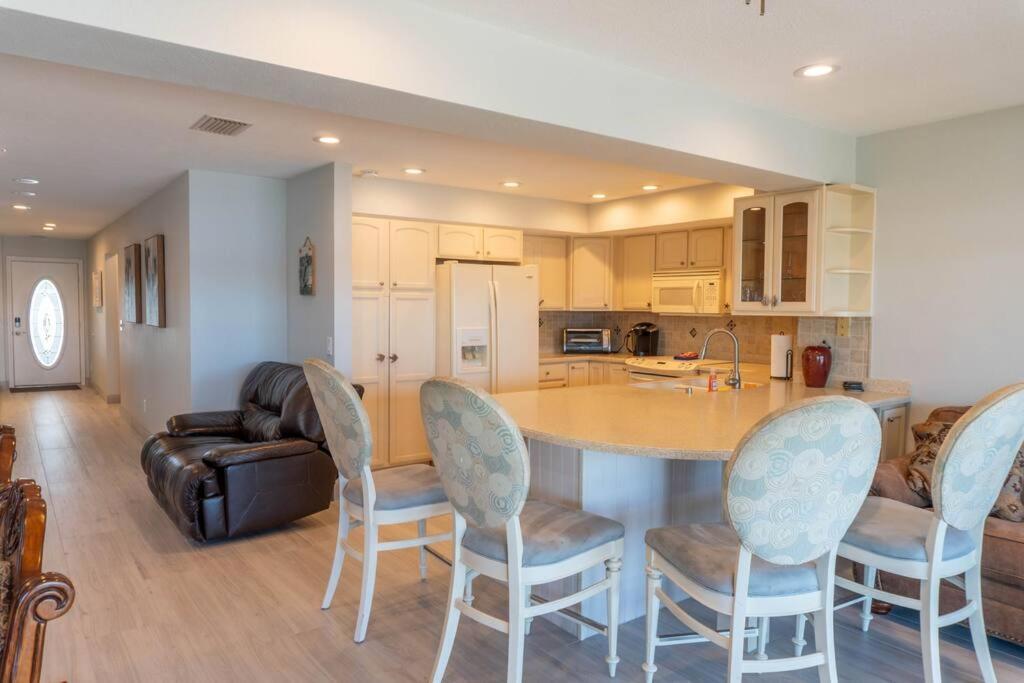 Amazing Water Front View Newly Renovated 3bd 2bth Clearwater Beach
