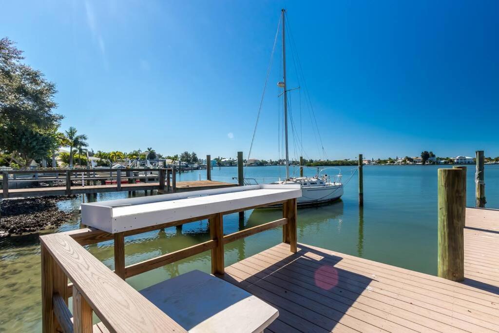 Amazing Water Front View Newly Renovated 3bd 2bth * Clearwater Beach