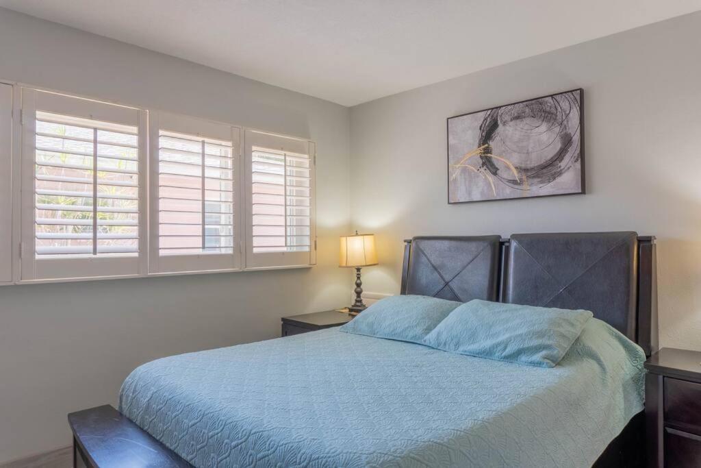 Amazing Water Front View Newly Renovated 3bd 2bth *