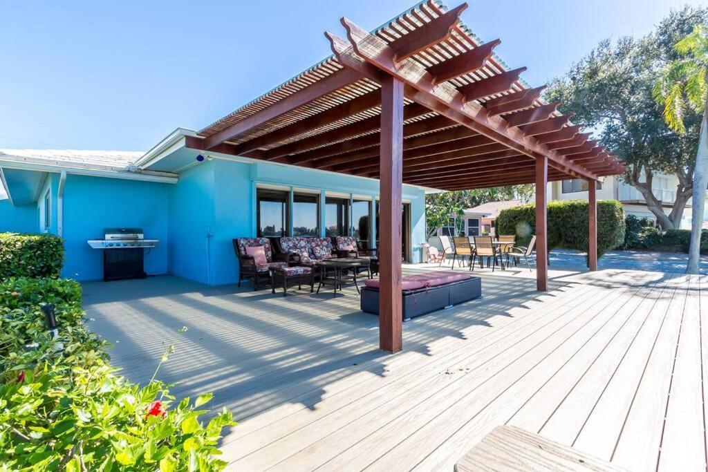 Amazing Water Front View Newly Renovated 3bd 2bth Holiday home