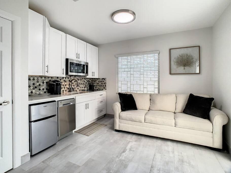 Holiday home Steps From The Beach, Renovated 1bd 1 Bth *