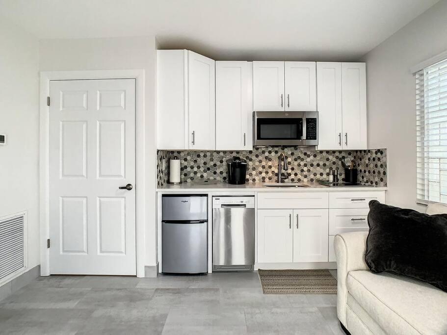 Holiday home Steps From The Beach, Renovated 1bd 1 Bth Clearwater Beach