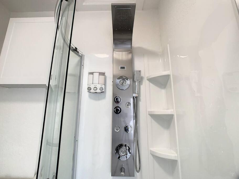 Steps From The Beach, Renovated 1bd 1 Bth Holiday home Clearwater Beach