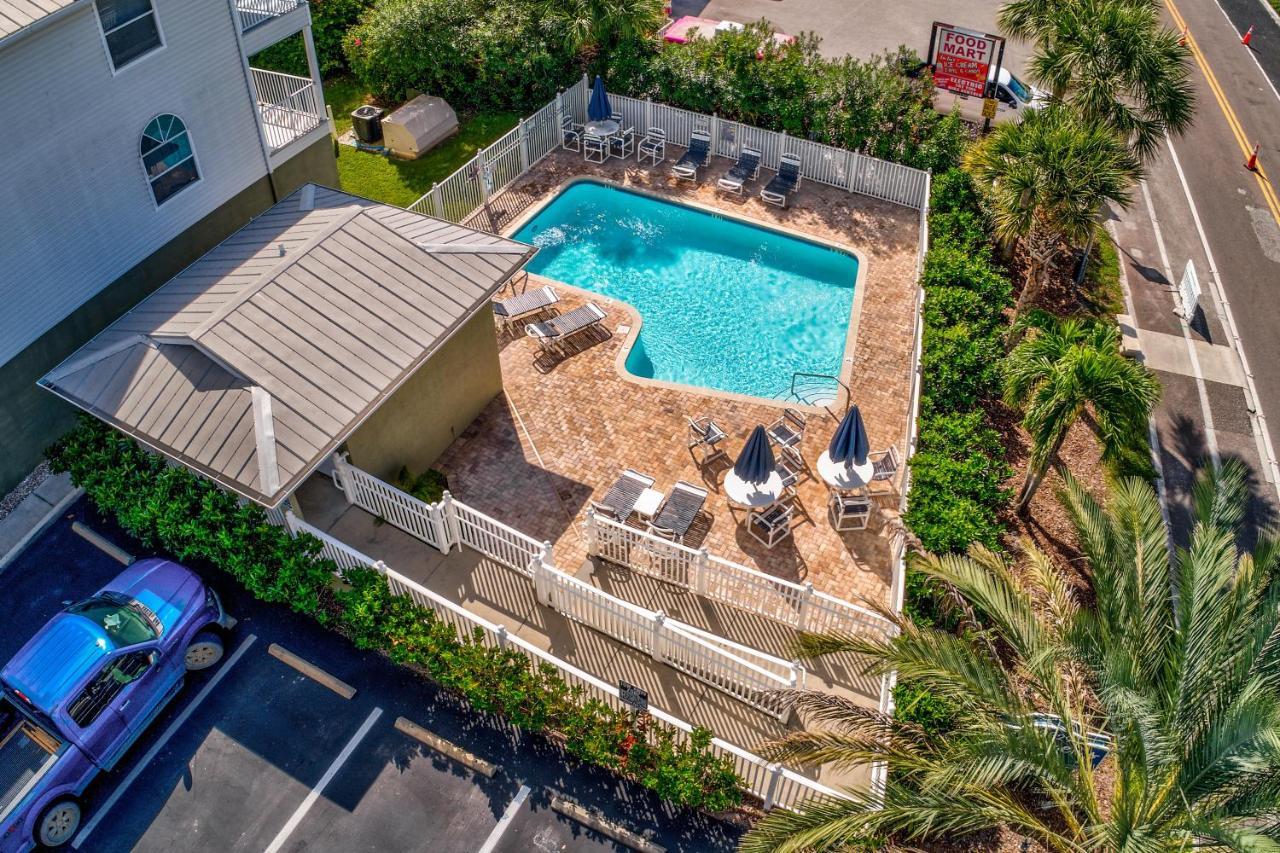 Mariner's Pointe 202 *