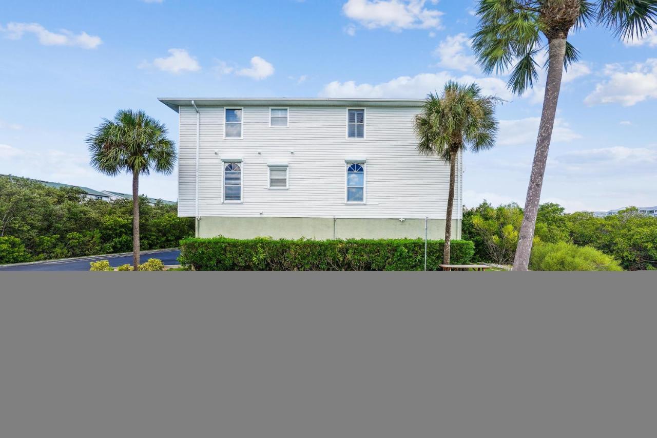 Mariner's Pointe 202 *