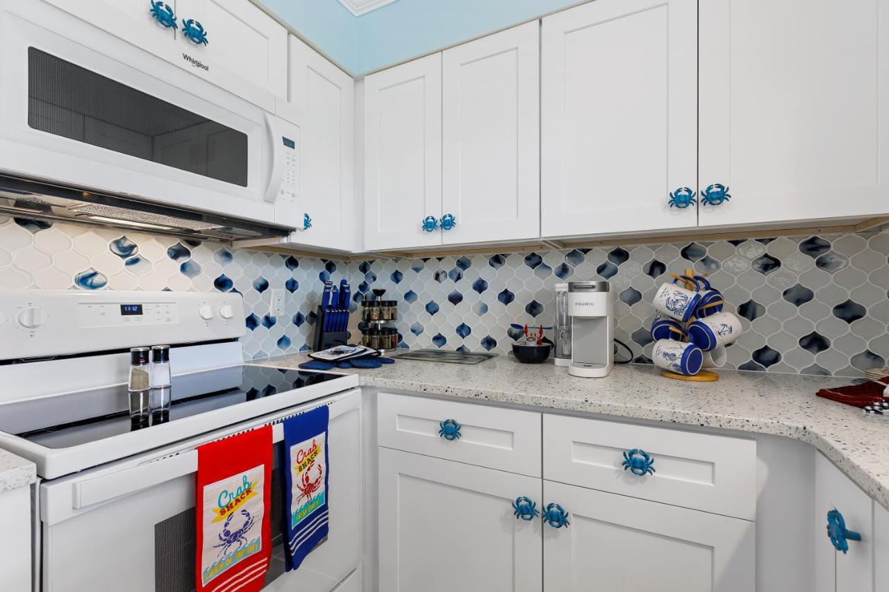 Tiki Blue Crab Cabana Beach In Paradise Apartment *