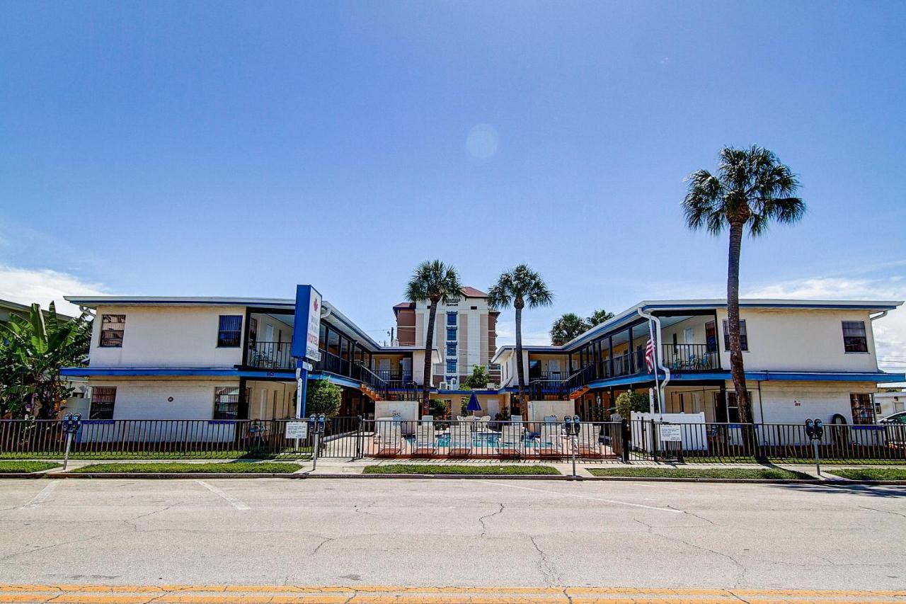 Capsule hotel Royal Canadian Clearwater Beach