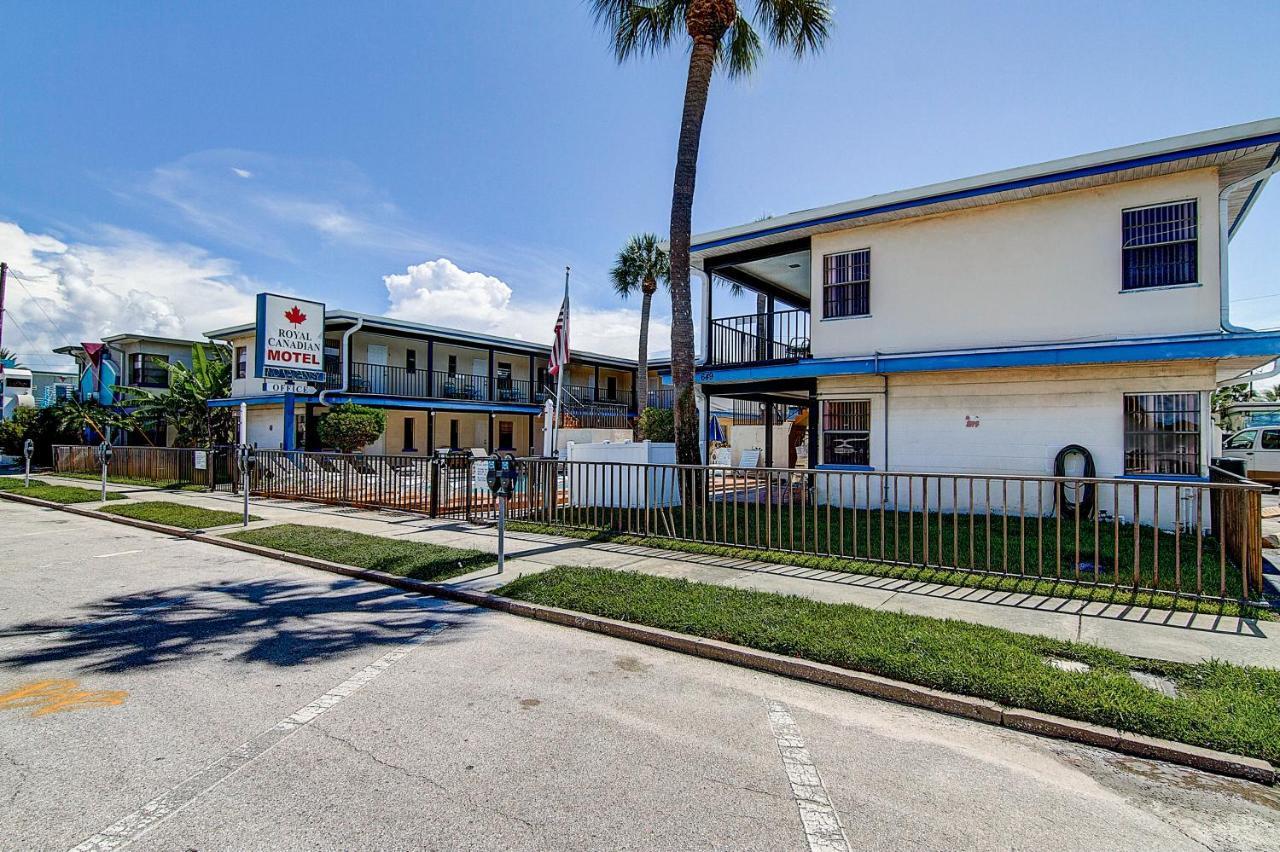 Capsule hotel Royal Canadian Clearwater Beach