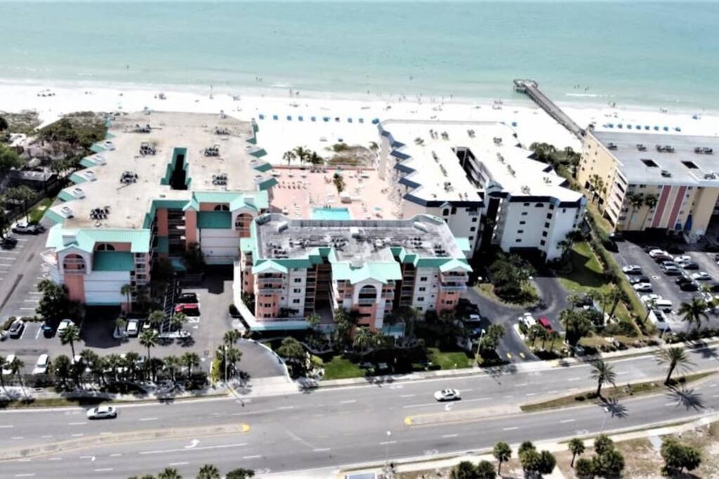 Tropical Beachfront Penthouse-beach Ii Apartment