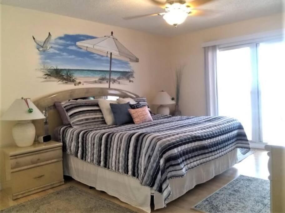 Apartment Tropical Beachfront Penthouse-beach Ii Clearwater Beach
