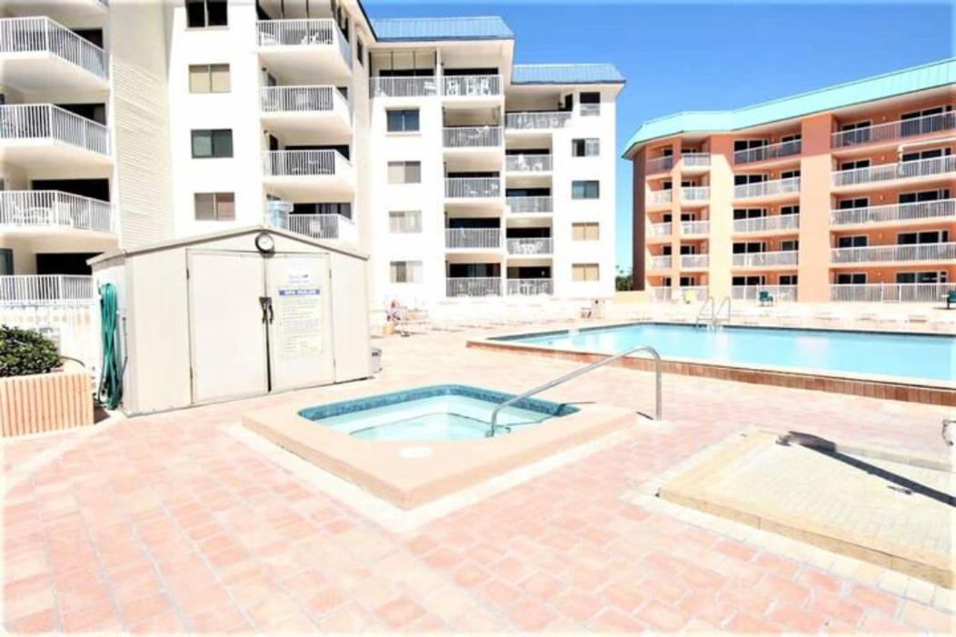 Tropical Beachfront Penthouse-beach Ii * Clearwater Beach