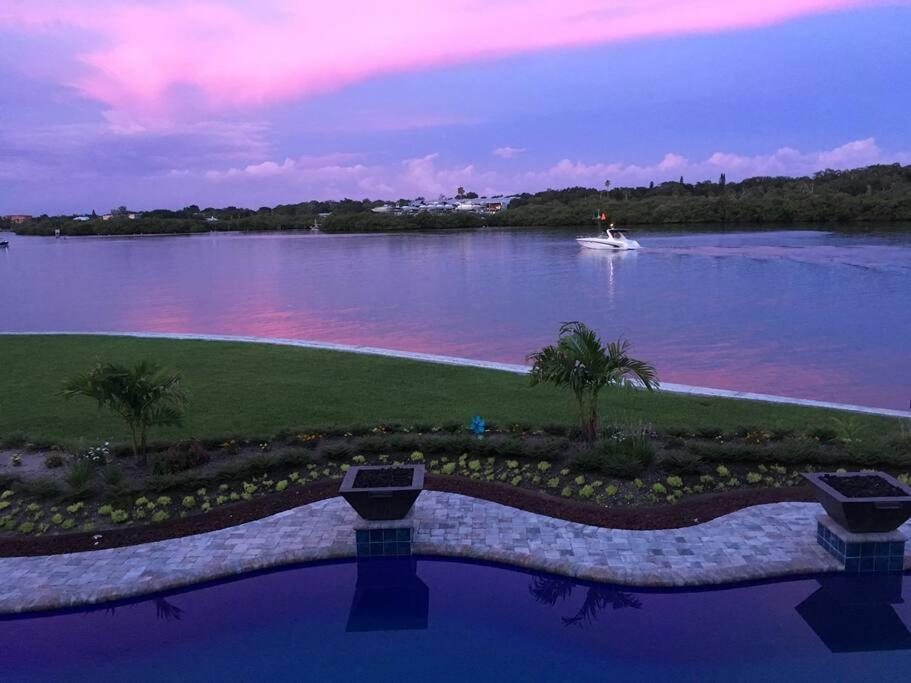 Guest - Waterfront -pool & Hot Tub- Walk To Clearwater Beach