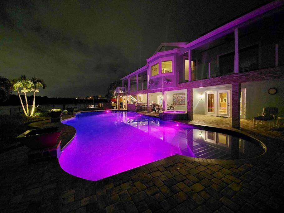 Guest - Waterfront -pool & Hot Tub- Walk To Clearwater Beach
