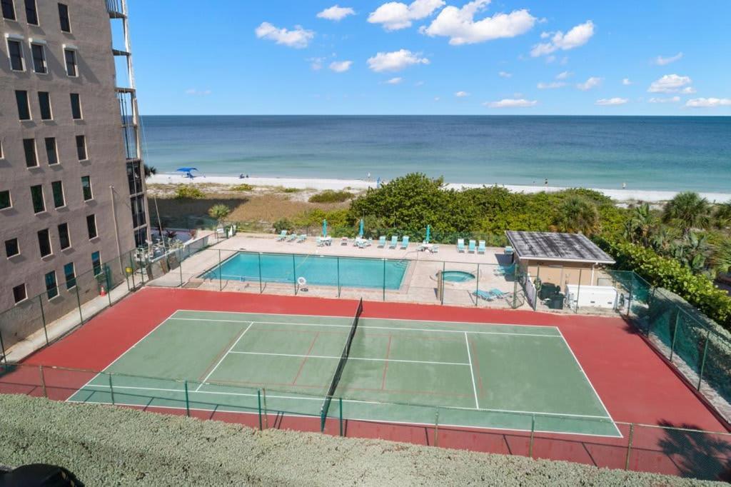 Reflections On The Gulf #503 Beachfront With Pool And Hot Tub Clearwater Beach