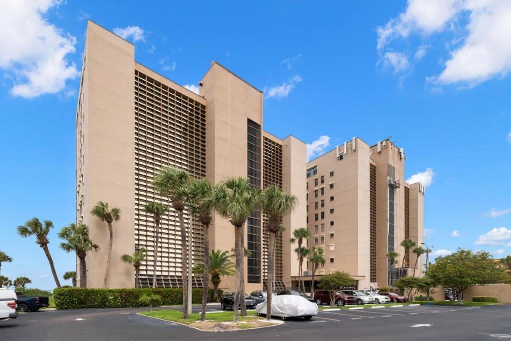 Reflections On The Gulf #503 Beachfront With Pool And Hot Tub Clearwater Beach