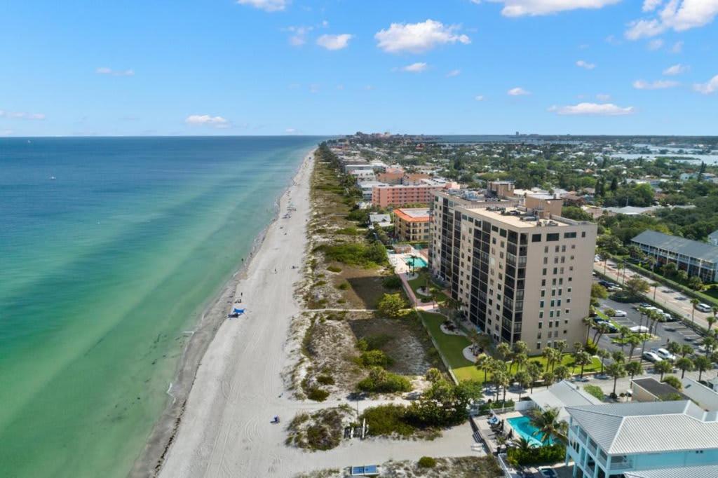 Holiday home Reflections On The Gulf #503 Beachfront With Pool And Hot Tub Clearwater Beach