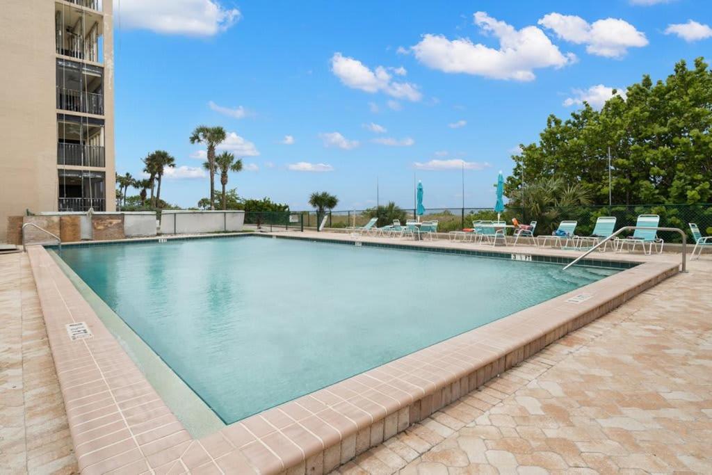 Reflections On The Gulf #503 Beachfront With Pool And Hot Tub Holiday home