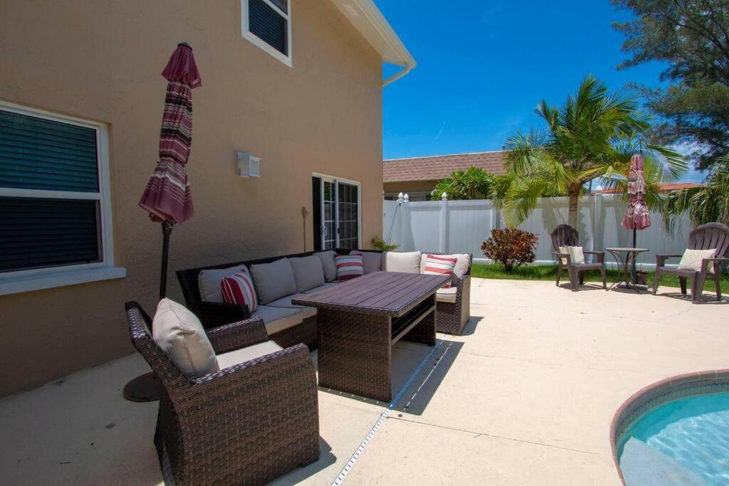 Holiday home And Pool, What Do Need? Clearwater Beach