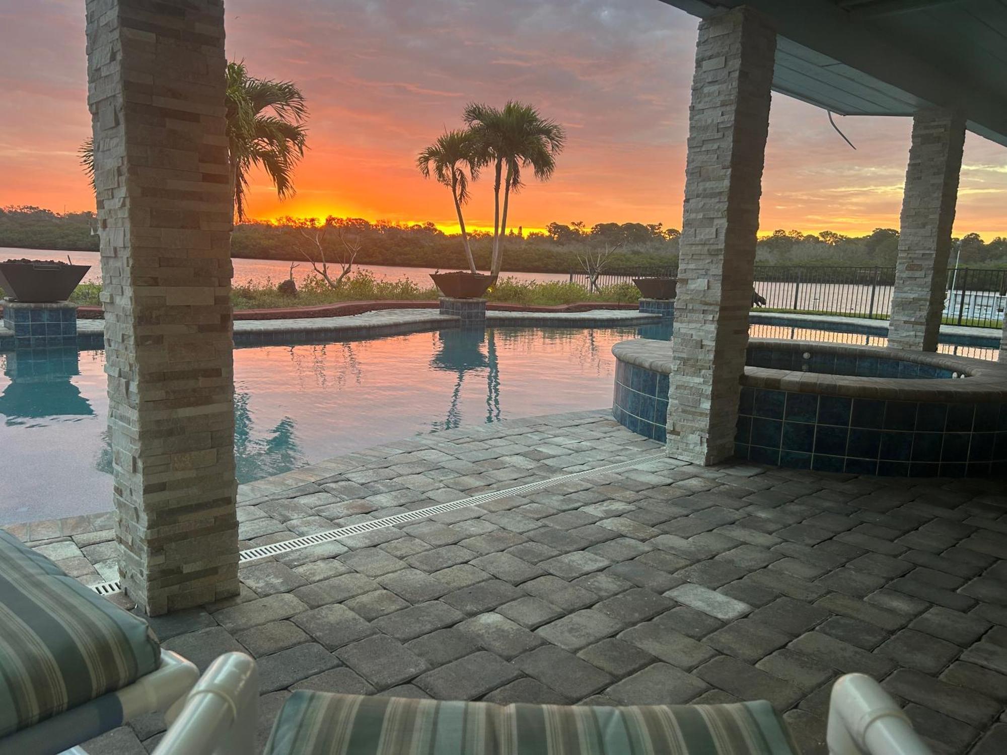 Guest - Waterfront -pool & Hot Tub- Walk To * Clearwater Beach