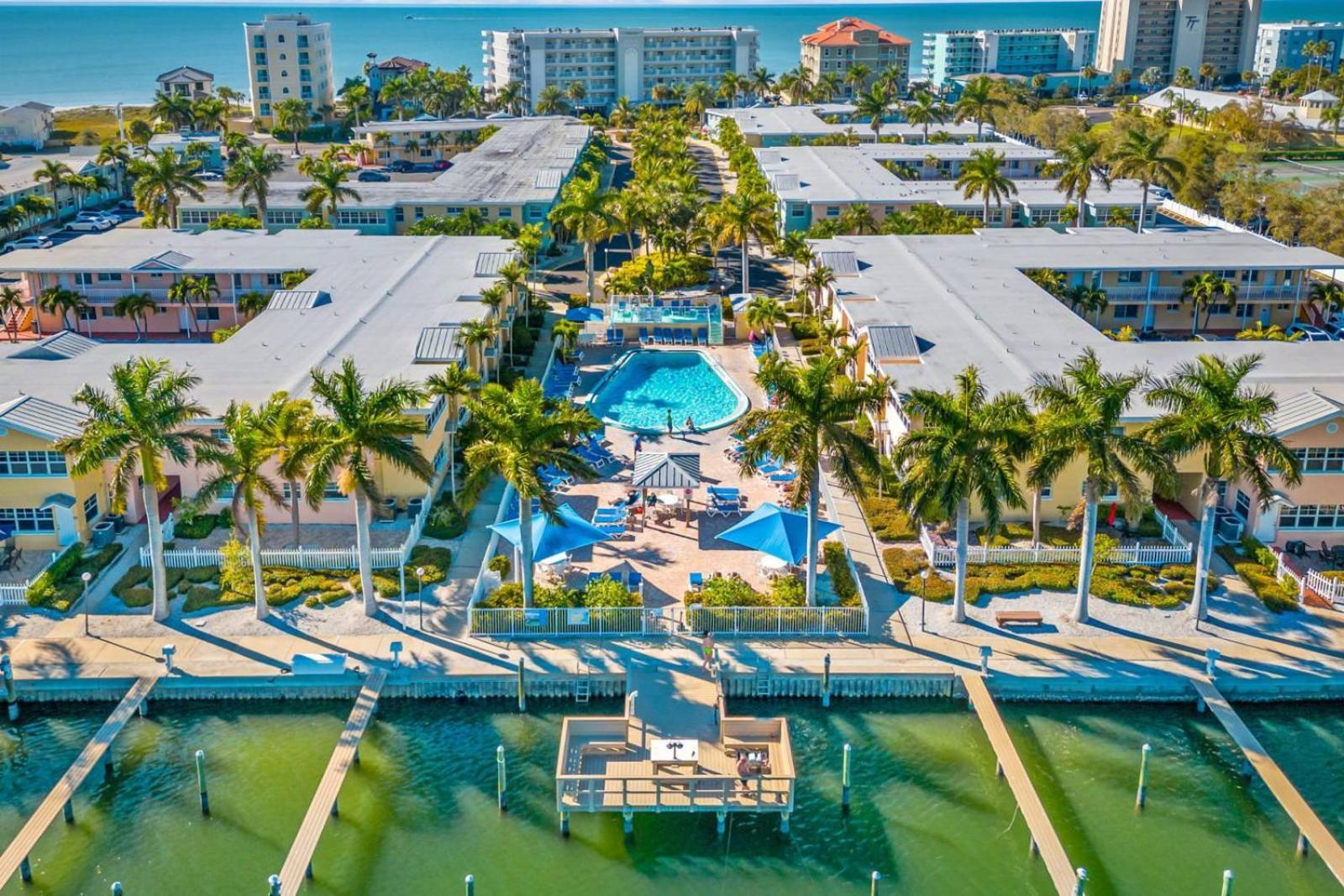 Gulf Coast Gem Private - 2bed, 1bath, Sleeps 6, Across The Street From & Gulf, Game Room, Pool Clearwater Beach