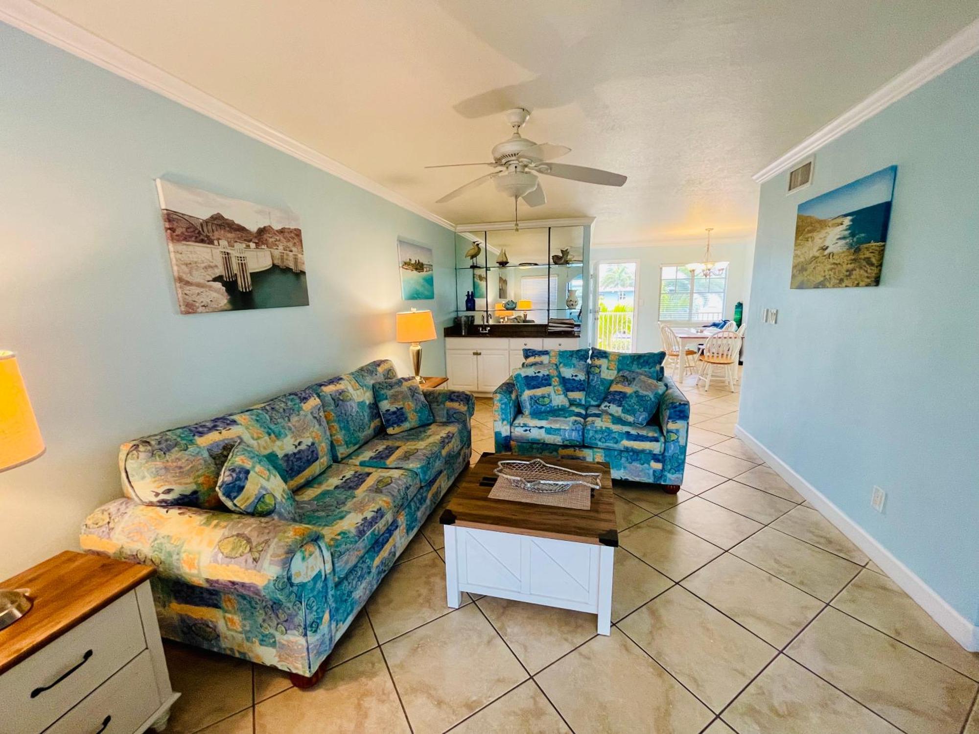 Gulf Coast Gem Private - 2bed, 1bath, Sleeps 6, Across The Street From & Gulf, Game Room, Pool *