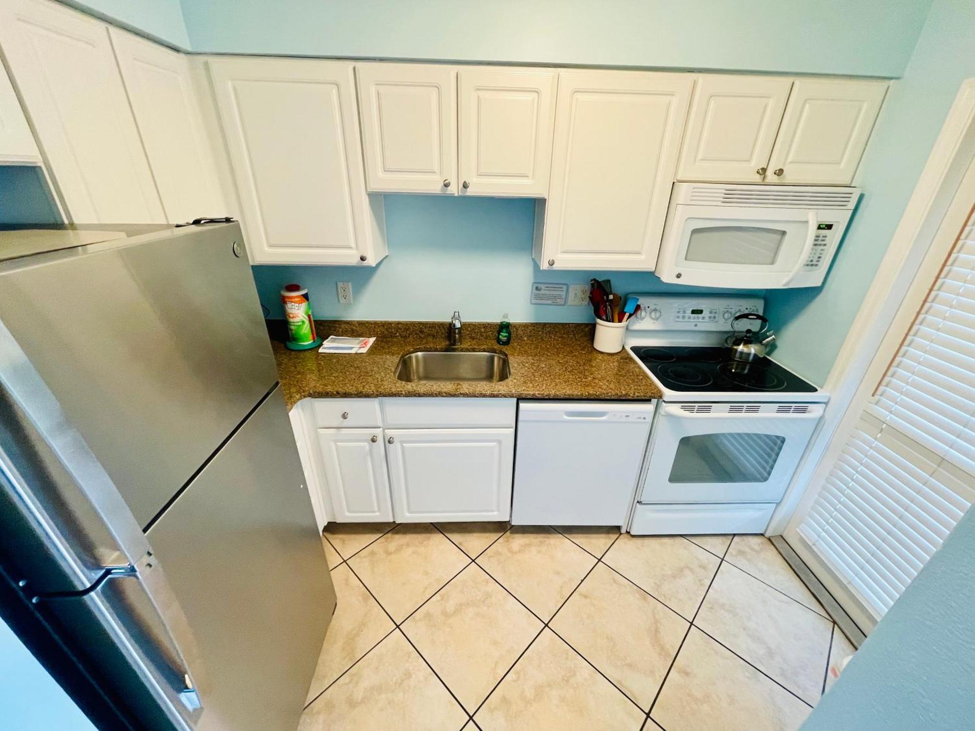 Apartment Gulf Coast Gem Private - 2bed, 1bath, Sleeps 6, Across The Street From & Gulf, Game Room, Pool Clearwater Beach