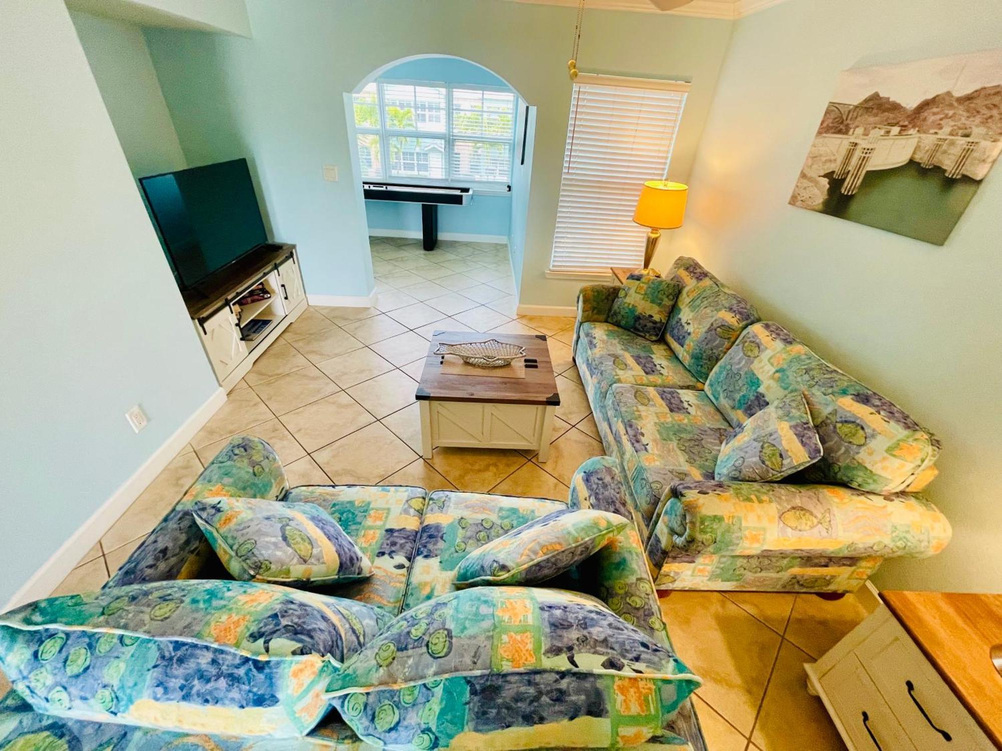 Gulf Coast Gem Private - 2bed, 1bath, Sleeps 6, Across The Street From & Gulf, Game Room, Pool * Clearwater Beach