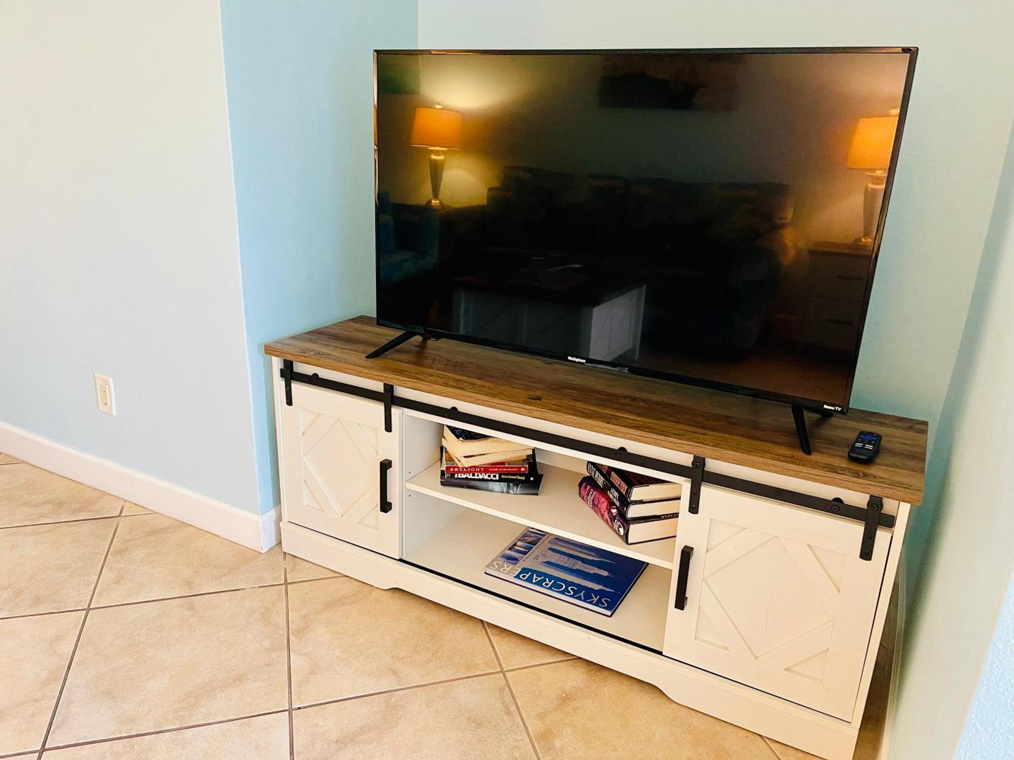 Gulf Coast Gem Private - 2bed, 1bath, Sleeps 6, Across The Street From & Gulf, Game Room, Pool Apartment