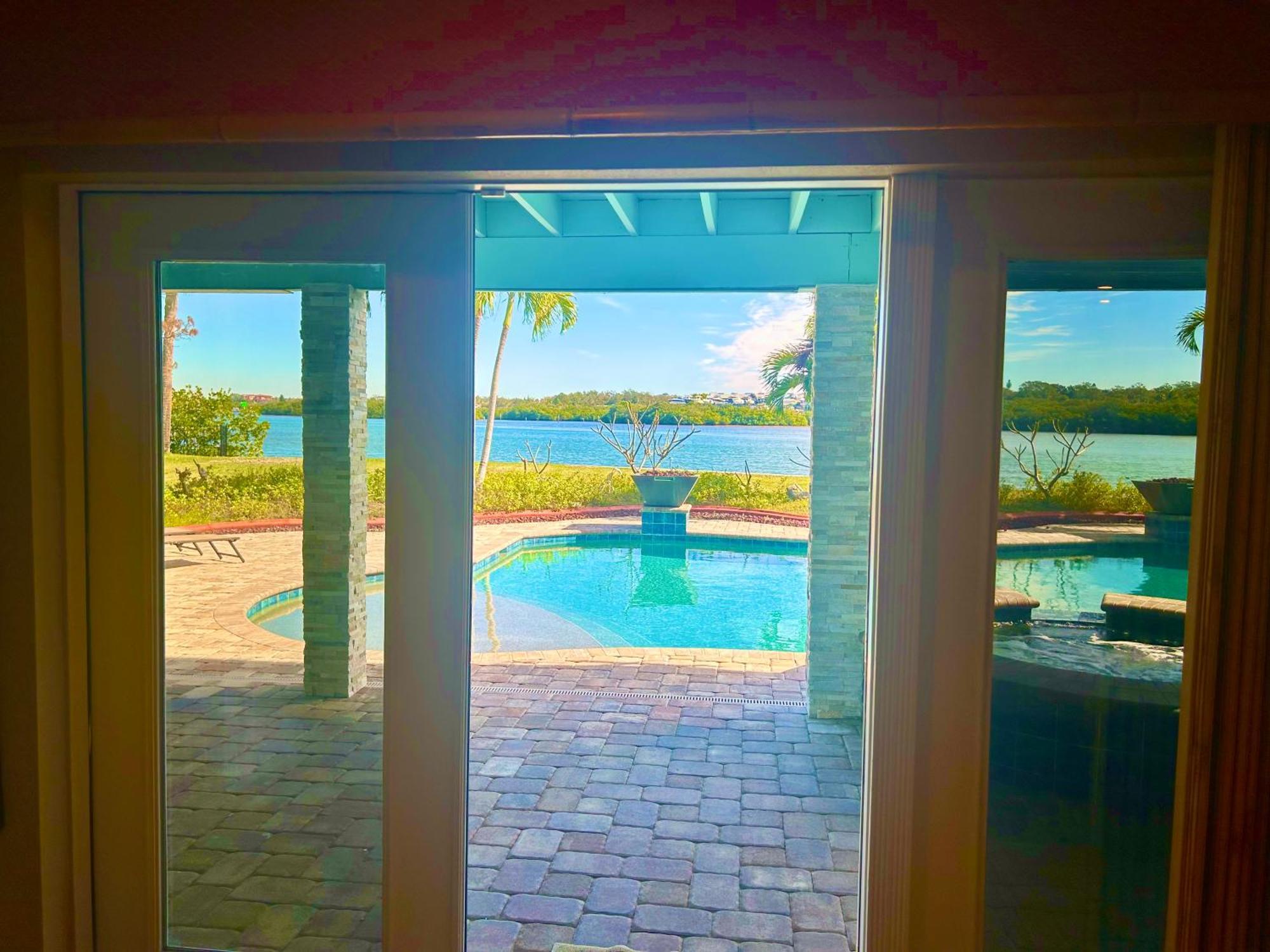 Guest - Waterfront -pool & Hot Tub- Walk To * Clearwater Beach