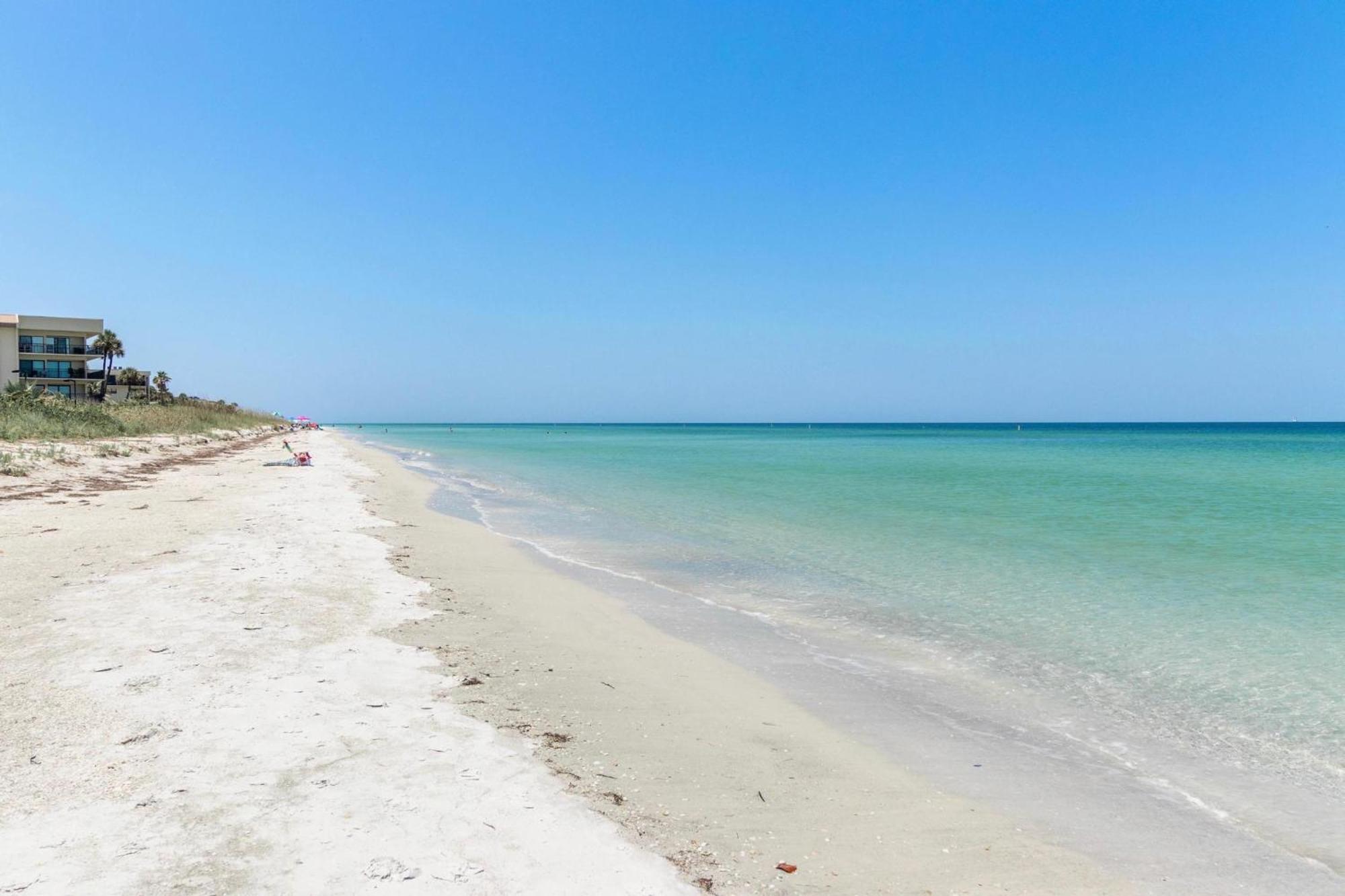 Apartment Oasis - No Storm Damage & Guest Ready! Enjoy The Heated Pool & Relax At The Beach!