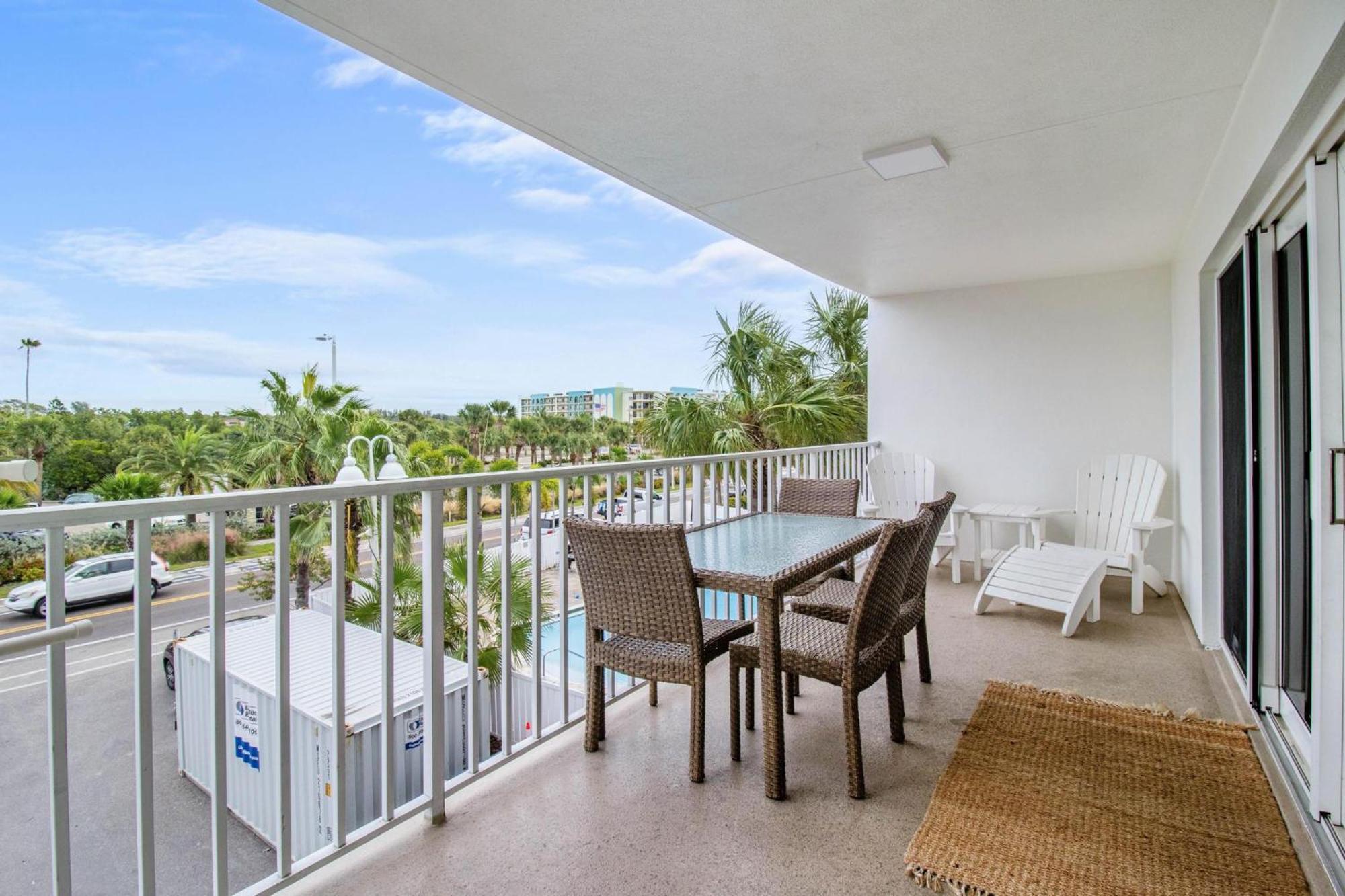 Oasis - No Storm Damage & Guest Ready! Enjoy The Heated Pool & Relax At The Beach! *