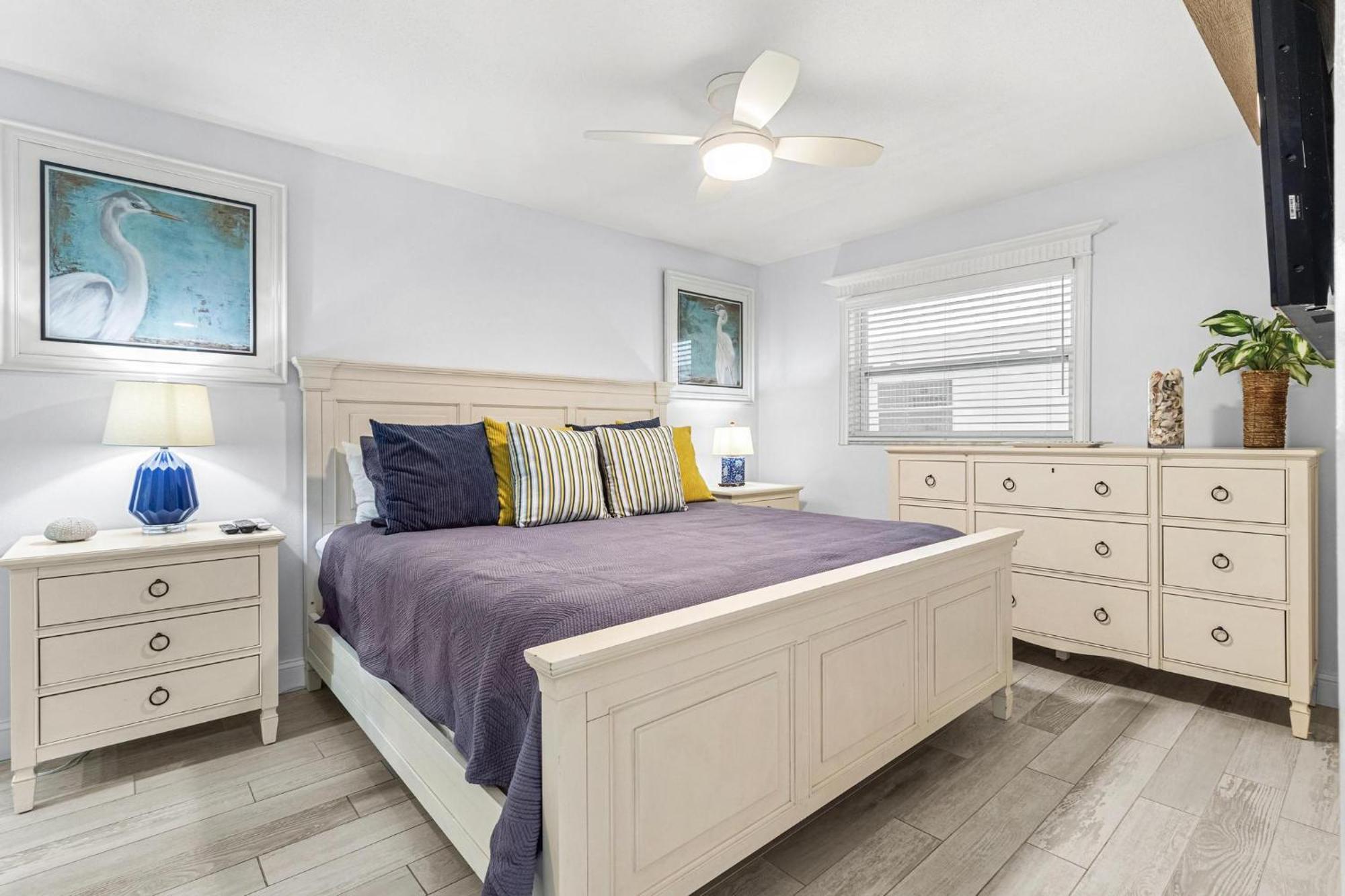 Oasis - No Storm Damage & Guest Ready! Enjoy The Heated Pool & Relax At The Beach! Clearwater Beach
